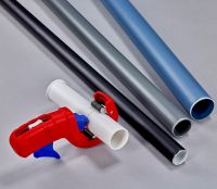 Труборез для канализационных пластиковых труб DP50 32/40/50 мм, толщина max 2.4 мм, длина 202 мм KNIPEX 902301BK